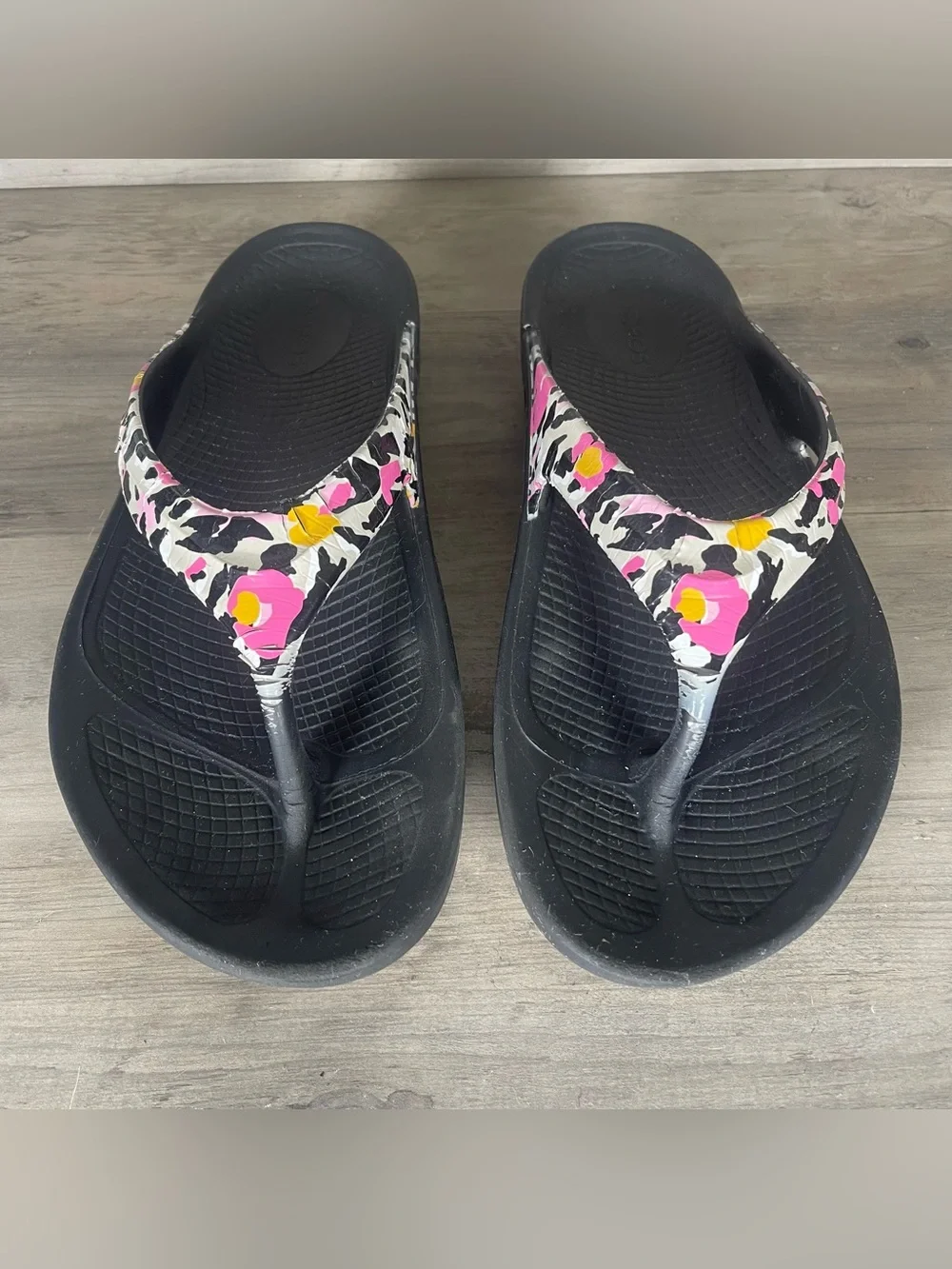 Oofos Womens 10 Floral Leopard Animal Print Thong Sandals Comfort Lightweight